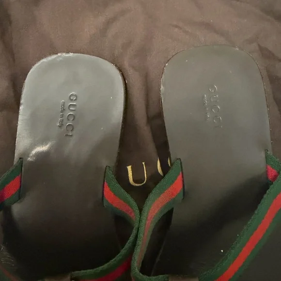 Gucci Black Sandals with Green and Red Straps - Picture 7 of 7